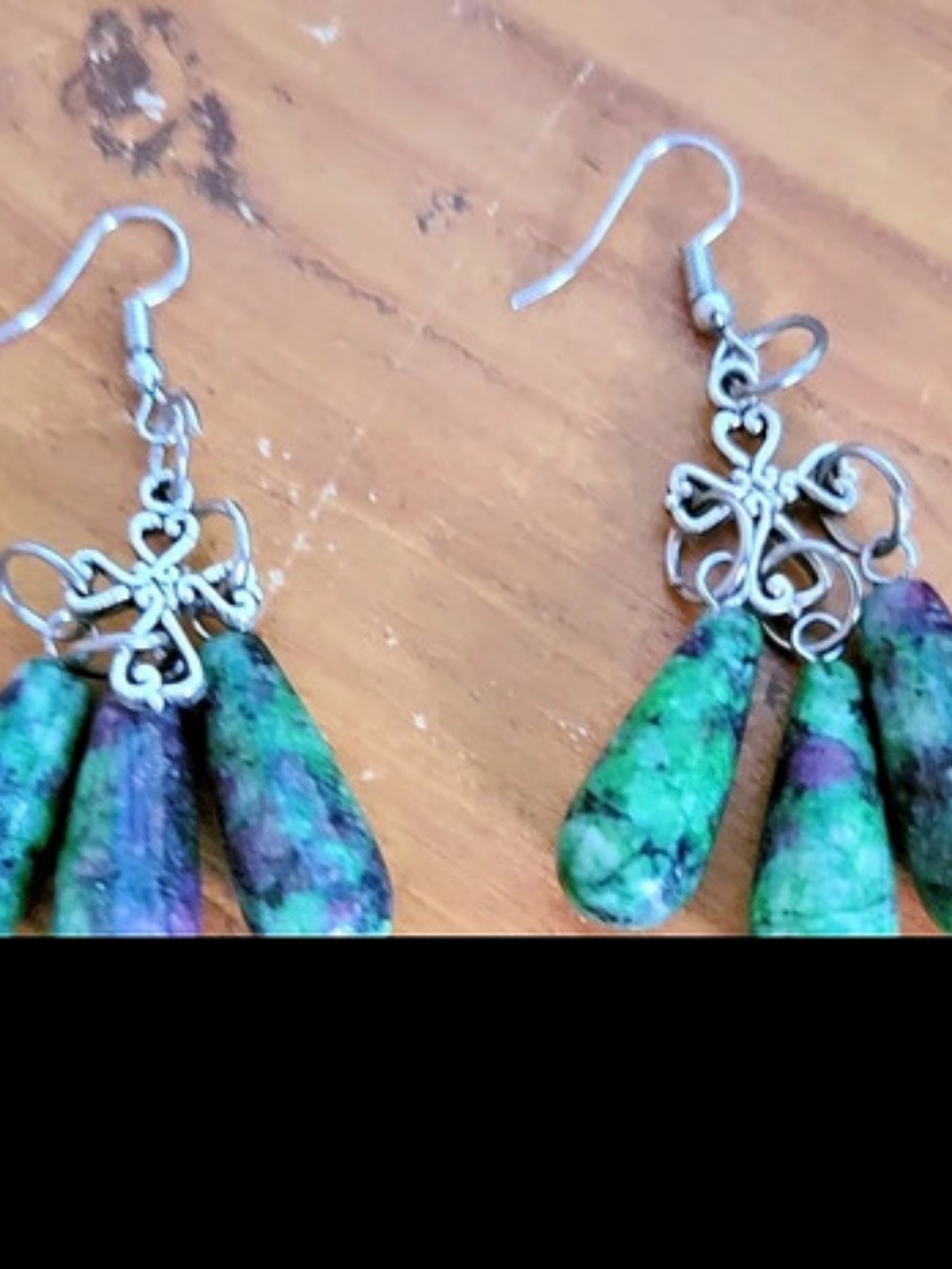 NWOT Green & Purple Dangle Earrings.